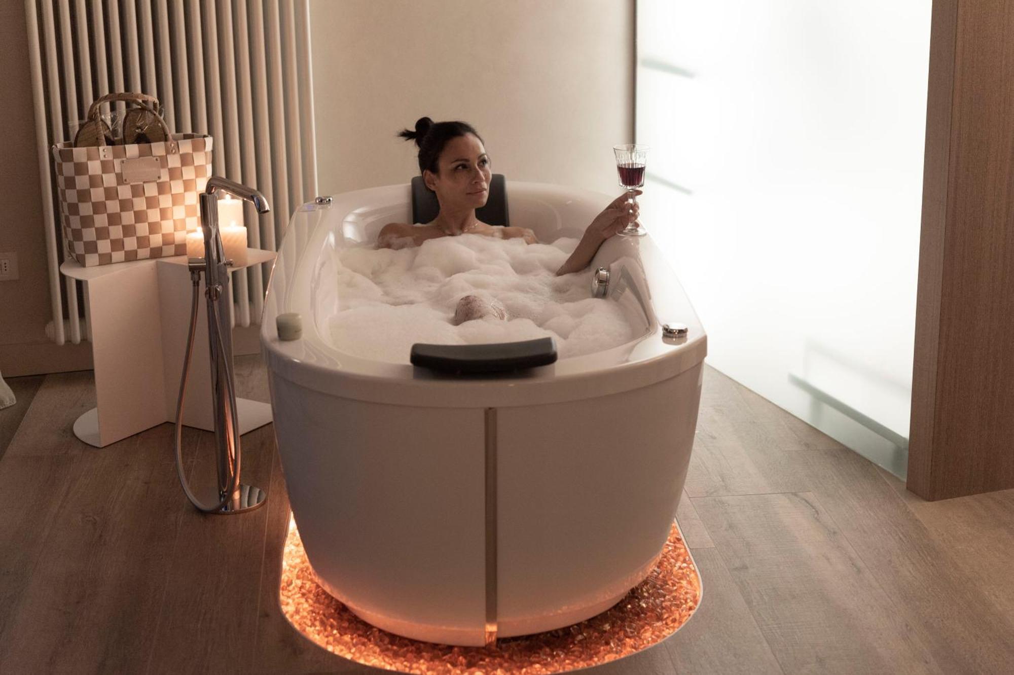 San Colombano Suites Бардолино Экстерьер фото