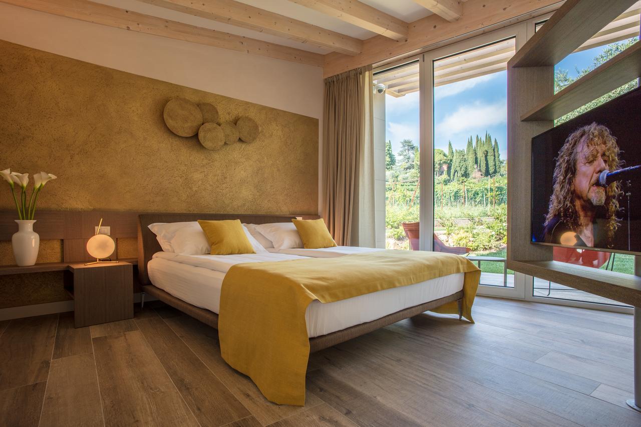 San Colombano Suites Бардолино Экстерьер фото