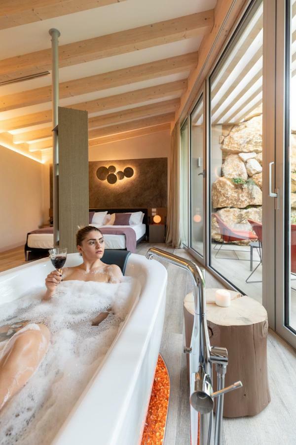 San Colombano Suites Бардолино Экстерьер фото